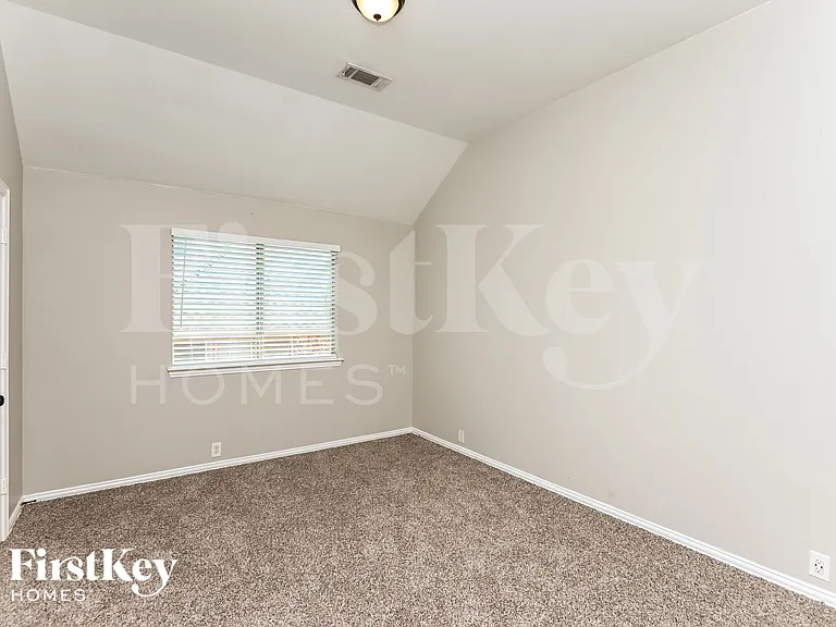 612 Celeste Ln — Photo 12