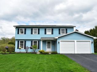 4 Falling Brook Rd, Fairport, NY 14450