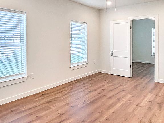 3rd image of 920 McIlvaine Unit B