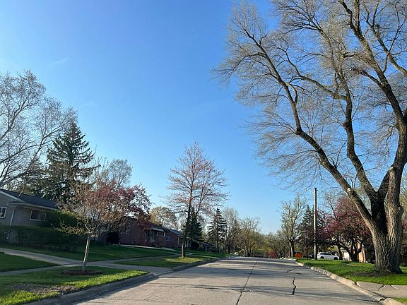 3rd image of 812 Friar Dr