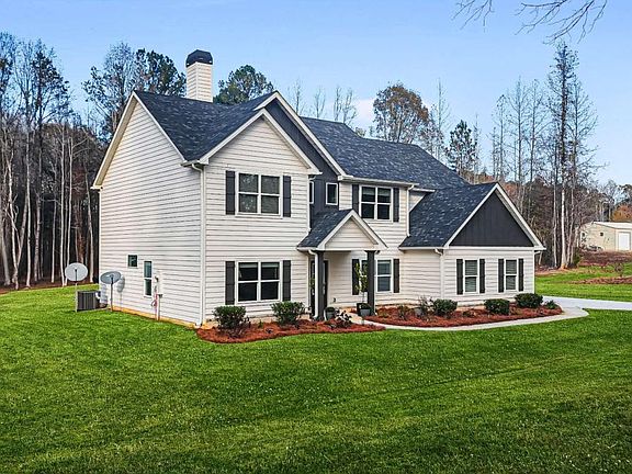 2nd image of 435 Paynes Lake Rd