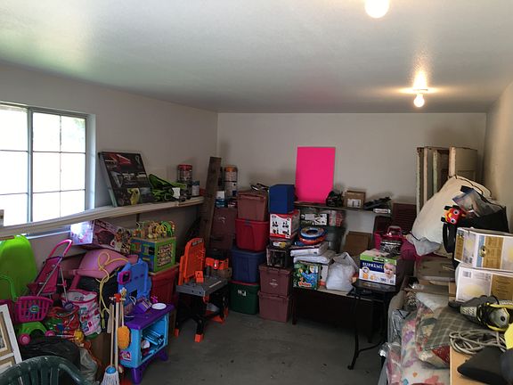 4th image of 4920 Holly Way