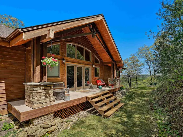 1821 Majestic View Ln, Lansing, IA 52151