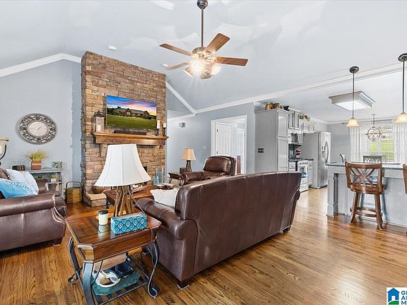 4th image of 204 Greystone Dr