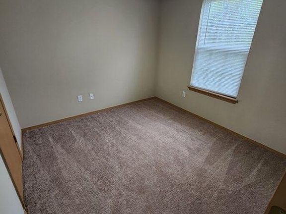 5th image of 185 Jenee Dr