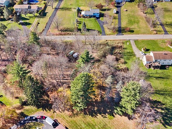 3rd image of 521 Skyline Dr