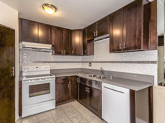 2nd image of 18547 Collins St APT B27