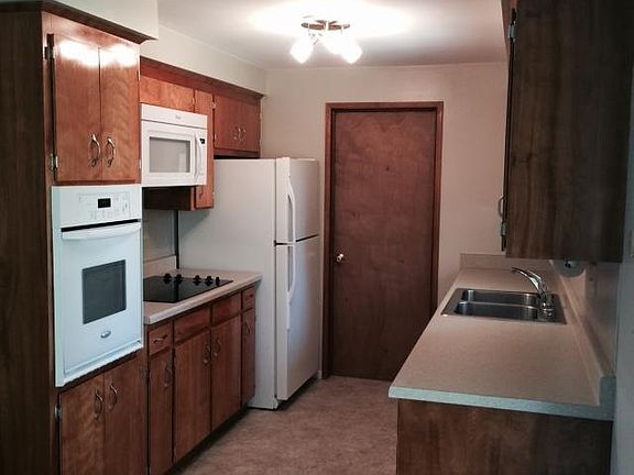 Kitchen with all appliances