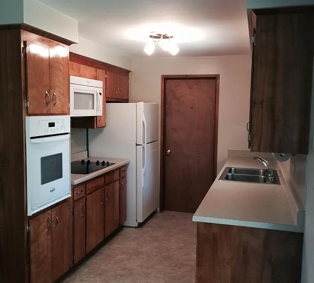 Kitchen with all appliances