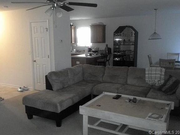 3rd image of 4922 Lynn Lee Cres