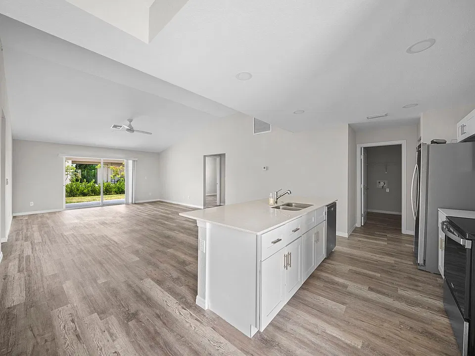 202 NW 25th Pl