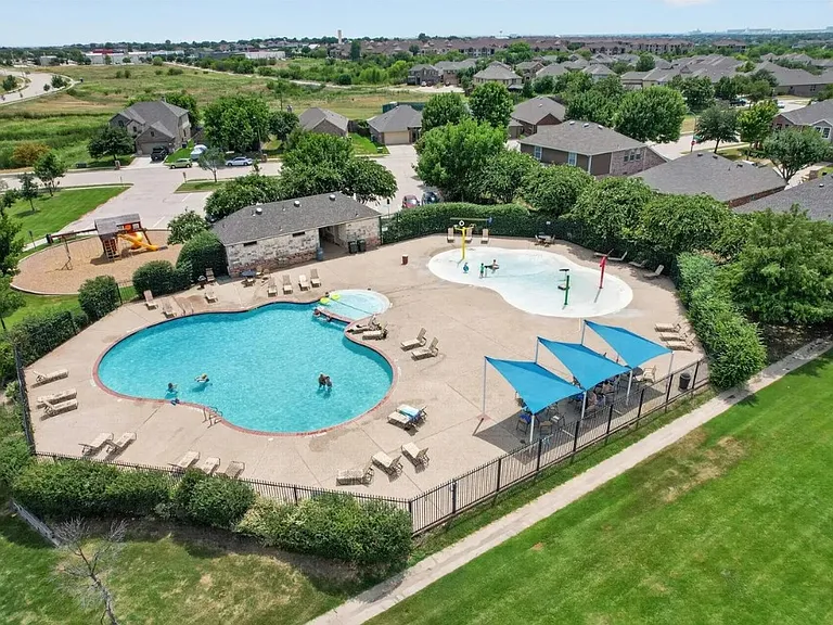8828 Valley River Dr — Photo 21