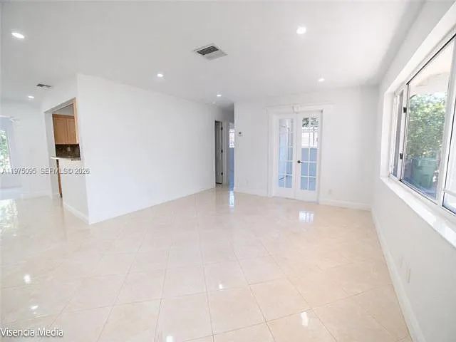 783 W 78th St — Photo 15