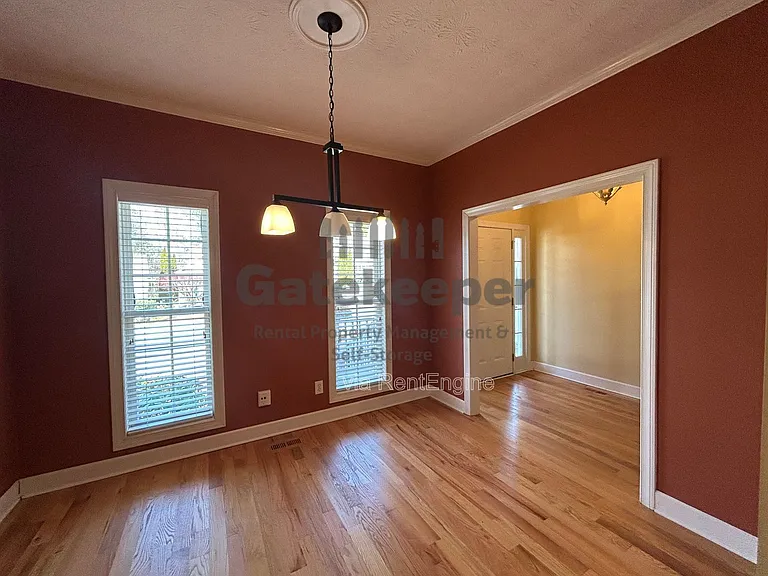 111 Hanbury Ln — Photo 5