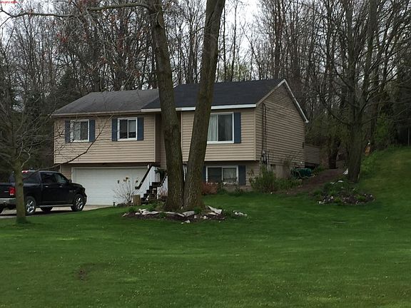 3rd image of 530 Douglaston Dr