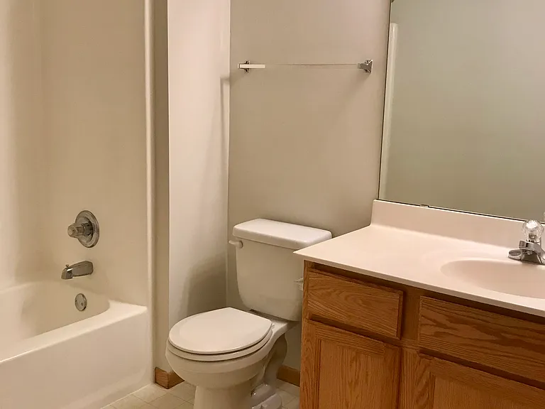 487 Mission Hills Way E — Photo 3