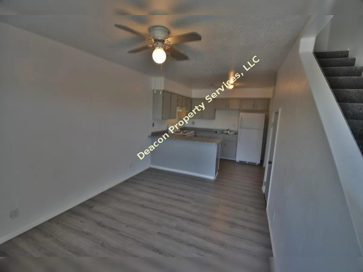 Morris Townhomes — Photo 4