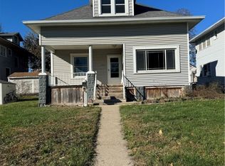 223 S 8th St, Chariton, IA 50049