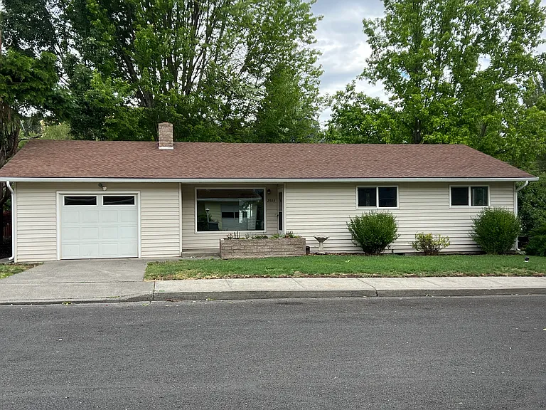 2503 Wright St — Photo 2