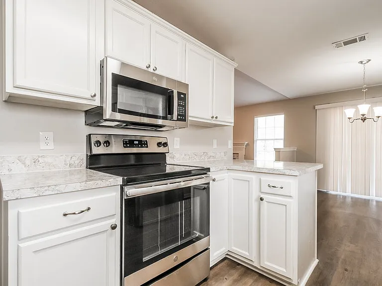406 Meagan Cv — Photo 8