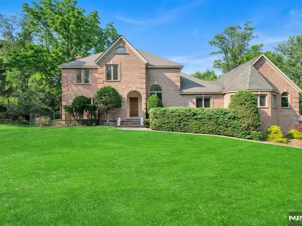 587 High Mountain Rd, Franklin Lakes, NJ 07417