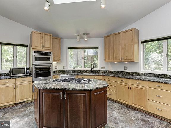 3rd image of 10373 Currycomb Ct