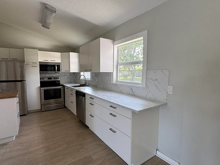 8395 Garden Gate Pl — Photo 5