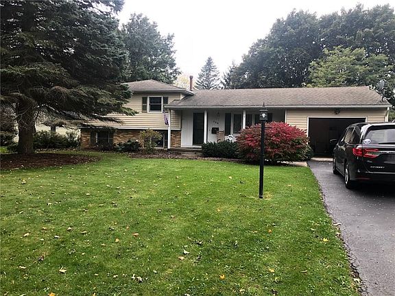 3rd image of 298 Armstrong Pl