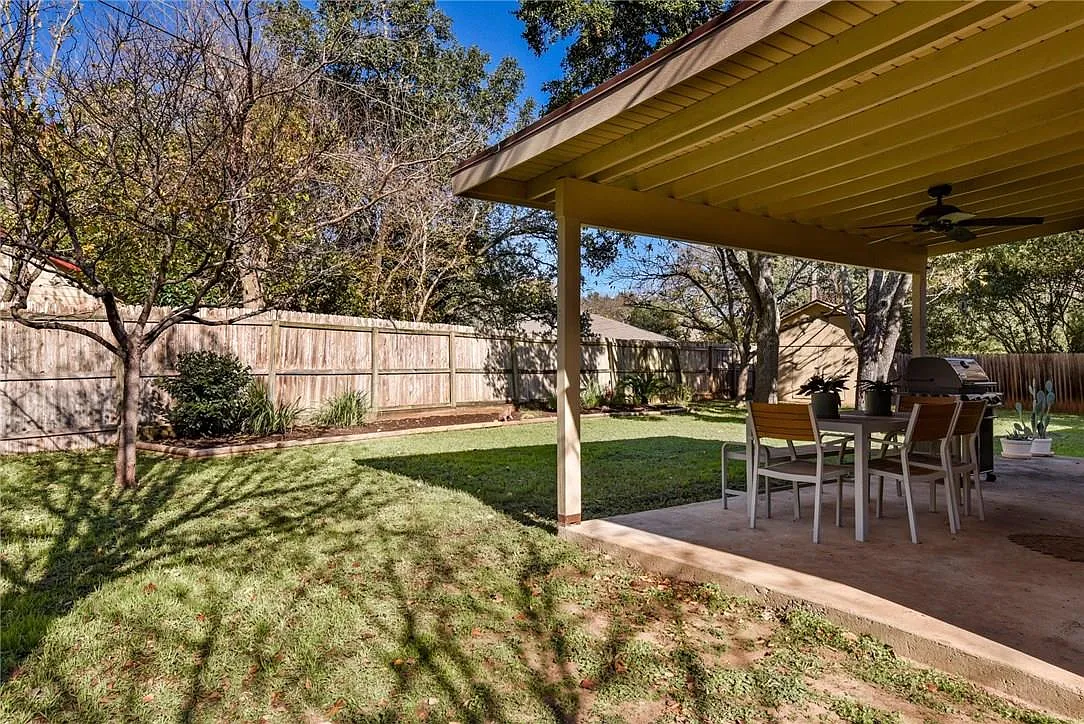 4 bed, 2.0 bath, 1579 sqft, $2,500 — Photo 4