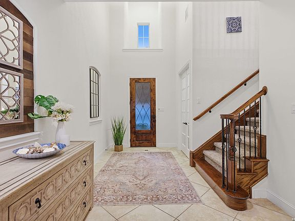 3rd image of 8347 Sierra Hermosa
