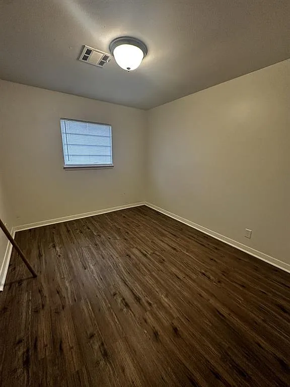 3 bed, 1200 sqft, $1,200 — Photo 3