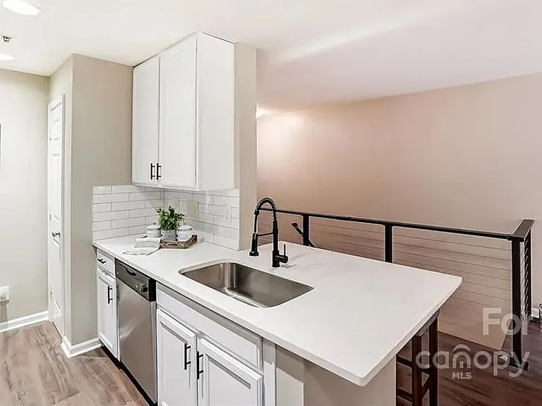 646 Raphael Pl — Photo 3