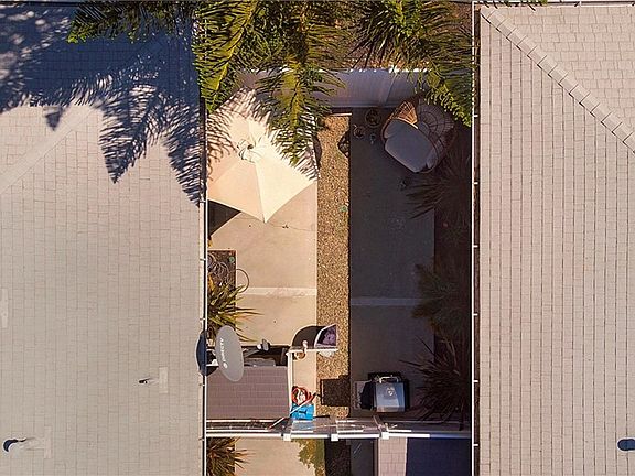 5th image of 2275 Pomona Ave