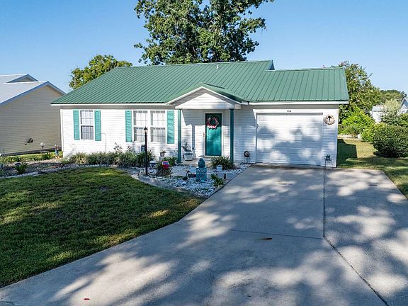 3rd image of 734 SE Rosewood Cir