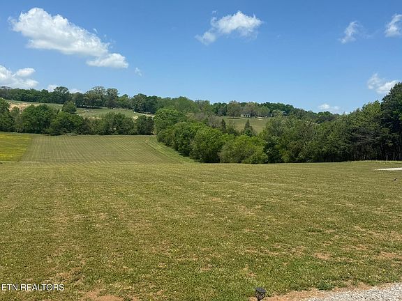 3rd image of 275 Thompson Rd