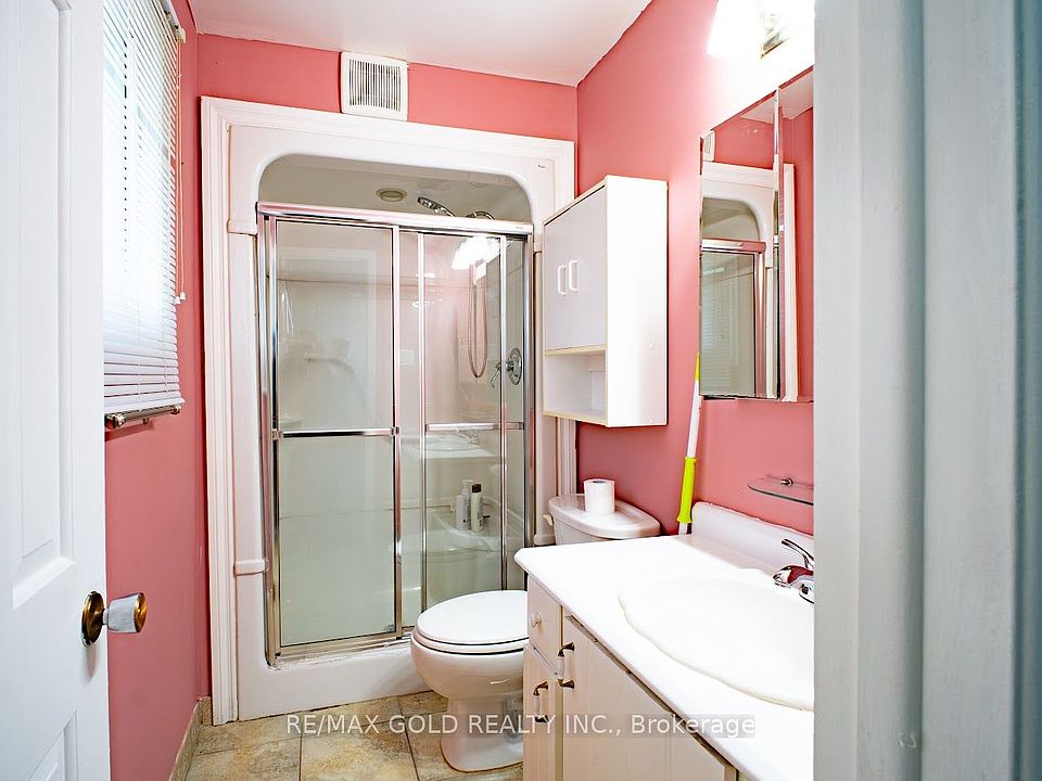 16th image of 2860 Henley Ave