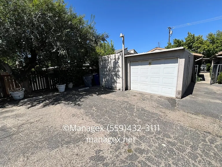 6104 N Fresno St #101 — Photo 15
