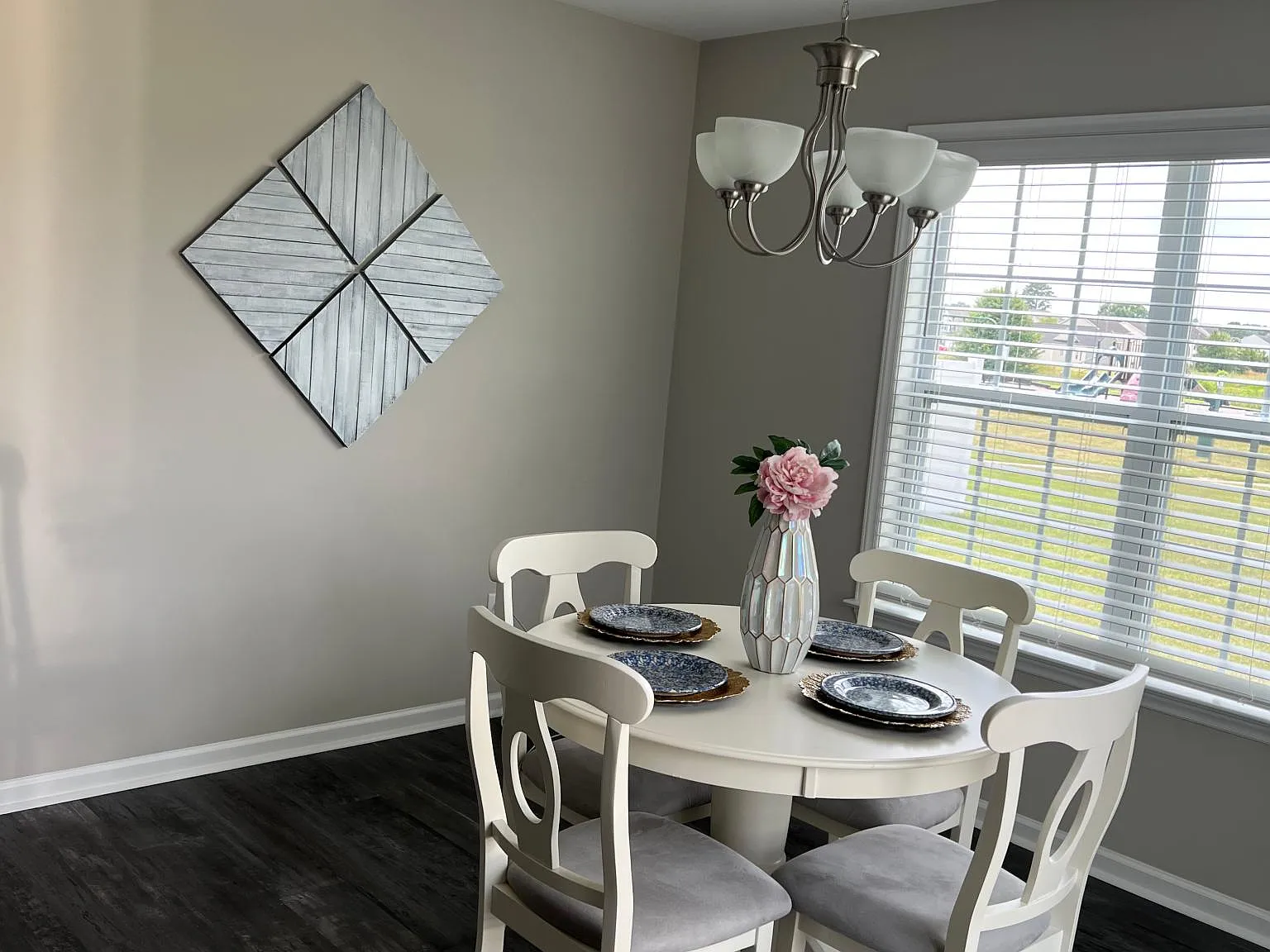 624 Jade Ln — Photo 4