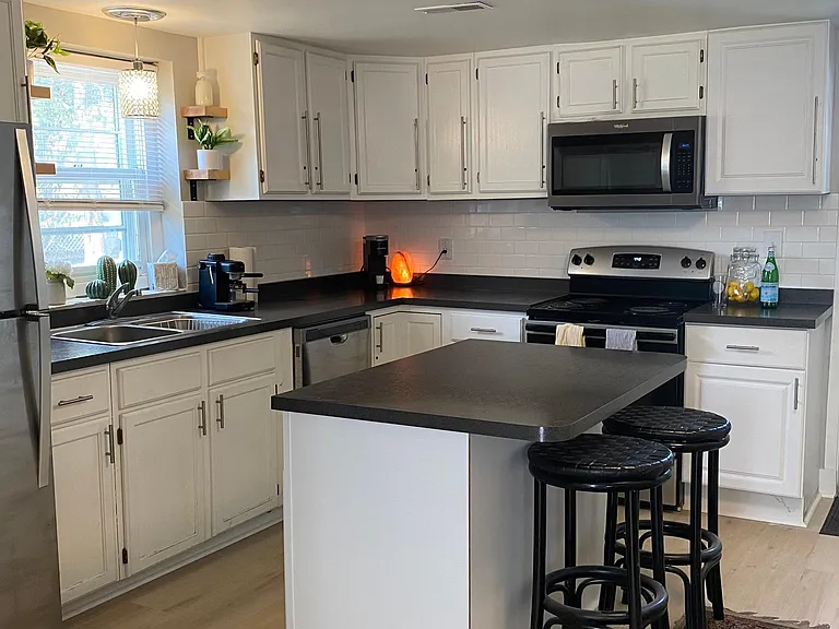 5165 Broadway St — Photo 4