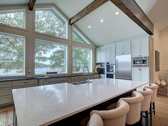 5th image of 688 Eagle Point Dr E