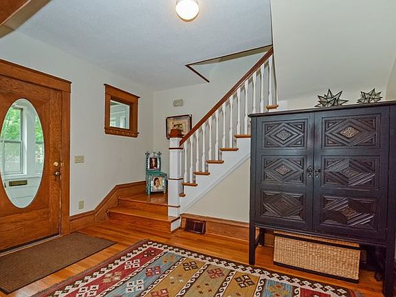 3rd image of 566 Ottawa Ave