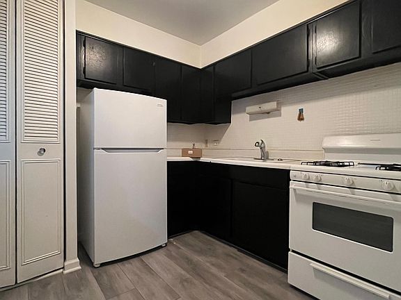 3rd image of 736 W Buena Ave APT 506