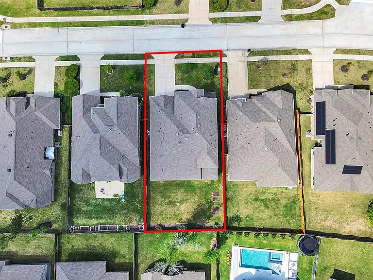 32212 Highwood Green Ln — Photo 45