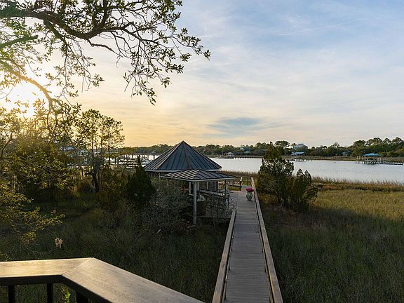4th image of 31 Waterway Island Dr