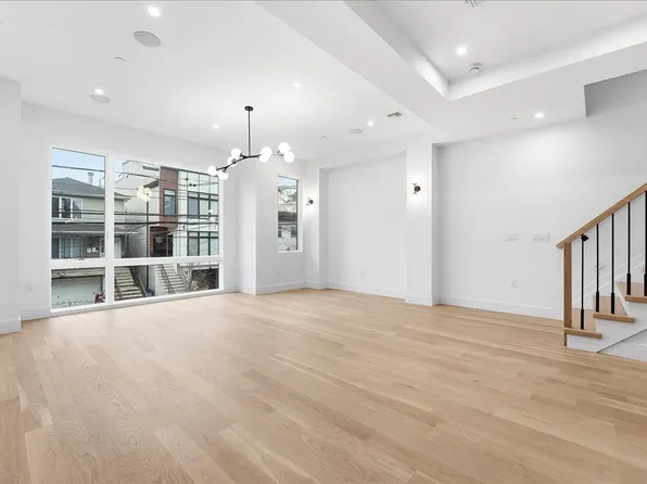 105 Laidlaw Avenue image 6 of 23