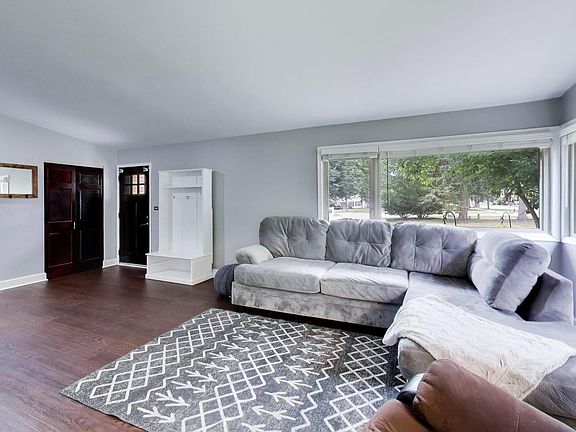 3rd image of 103 S Windsor Dr