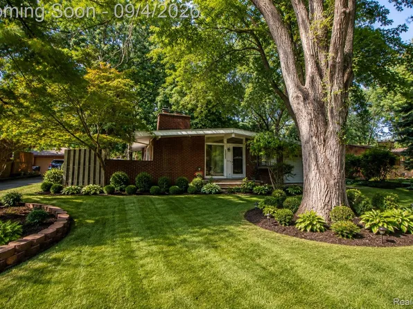 29905 Pleasant Trl, Southfield, MI 48076