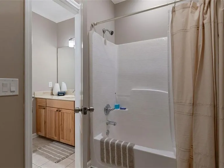 100 Hardwood Ln — Photo 23