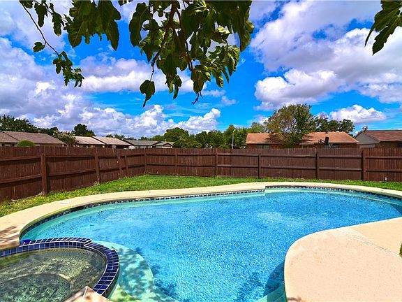 5th image of 425 Green Canyon Dr