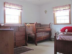 3rd image of 105 Karen St